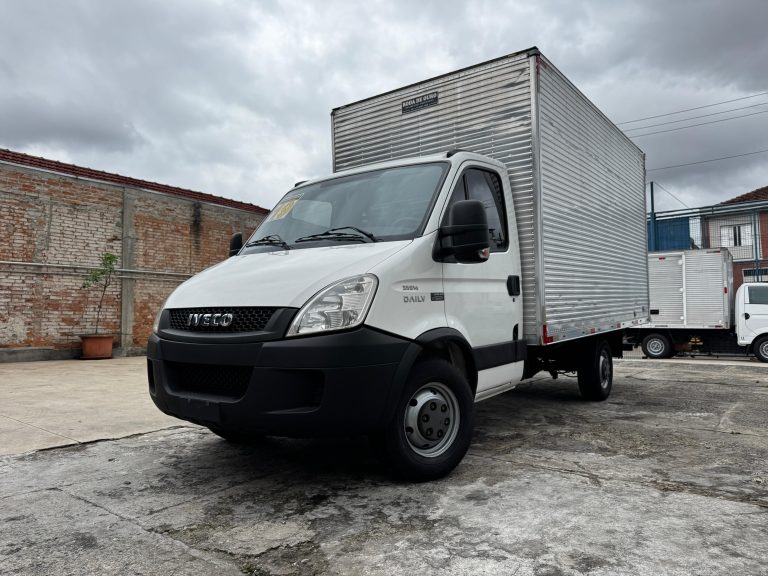 IVECO DAILY 35s14 CS BAÚ