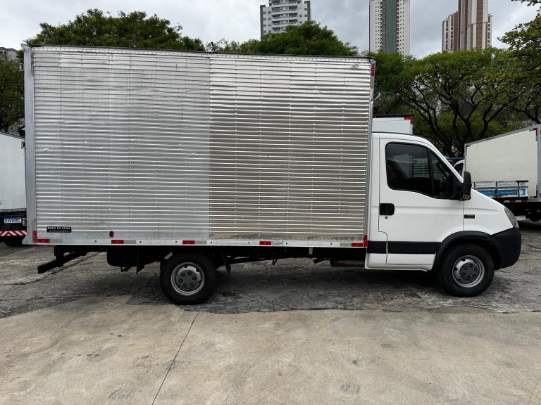 IVECO DAILY 35s14 CS BAÚ