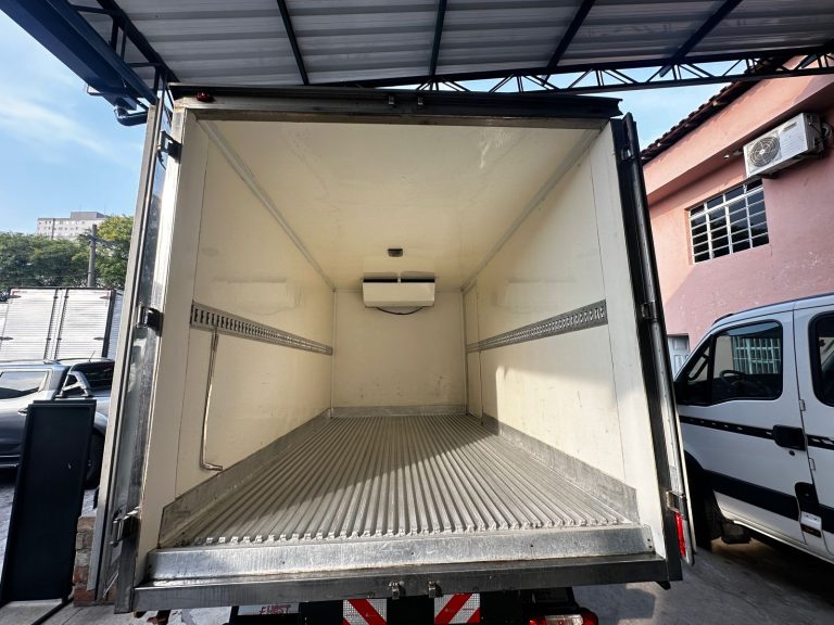 IVECO DAILY 35-150 CS – BAÚ REFRIGERADO