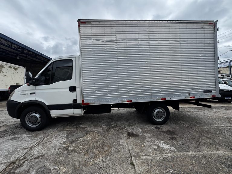 IVECO DAILY 35s14 CS BAÚ