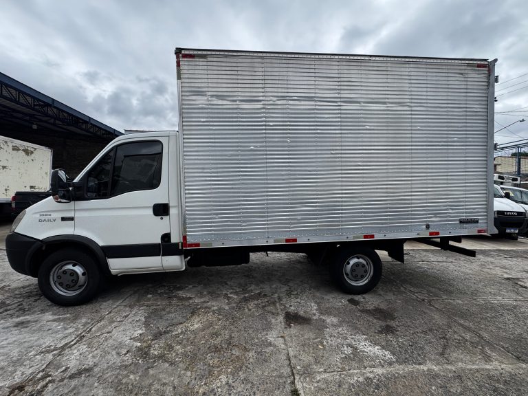 IVECO DAILY 35s14 CS BAÚ