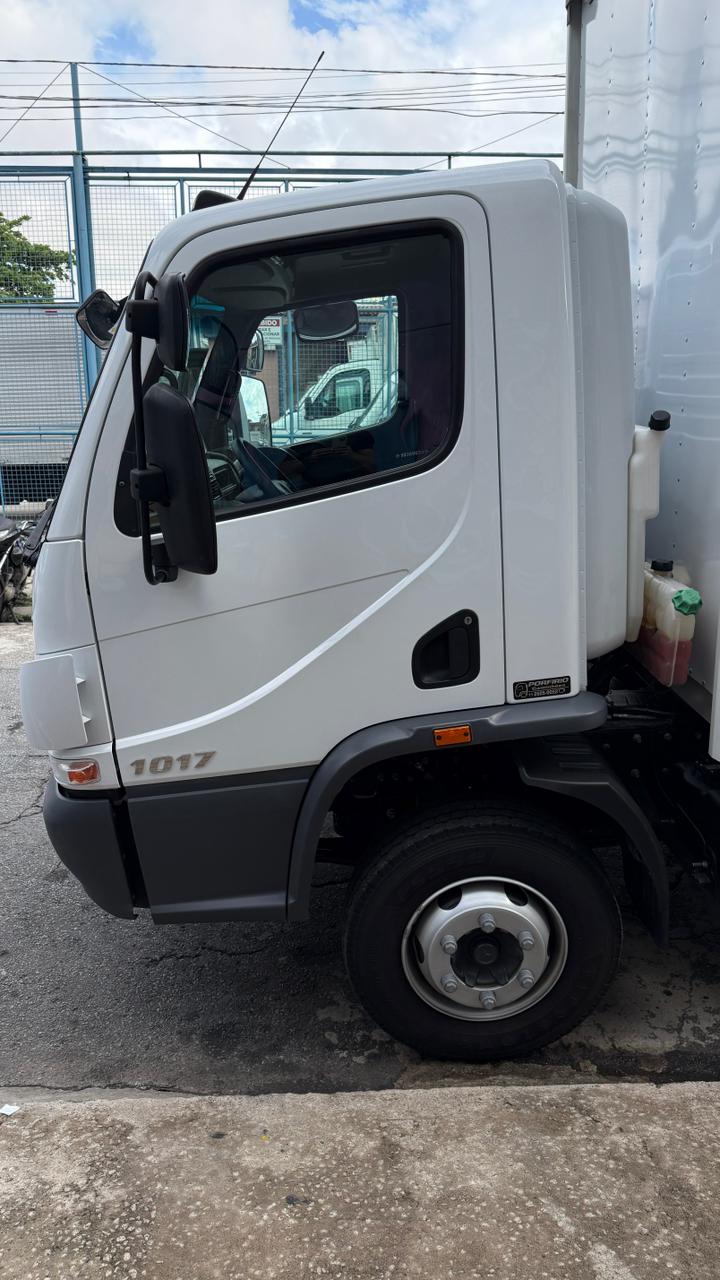 MB 1017 BAÚ SIDER