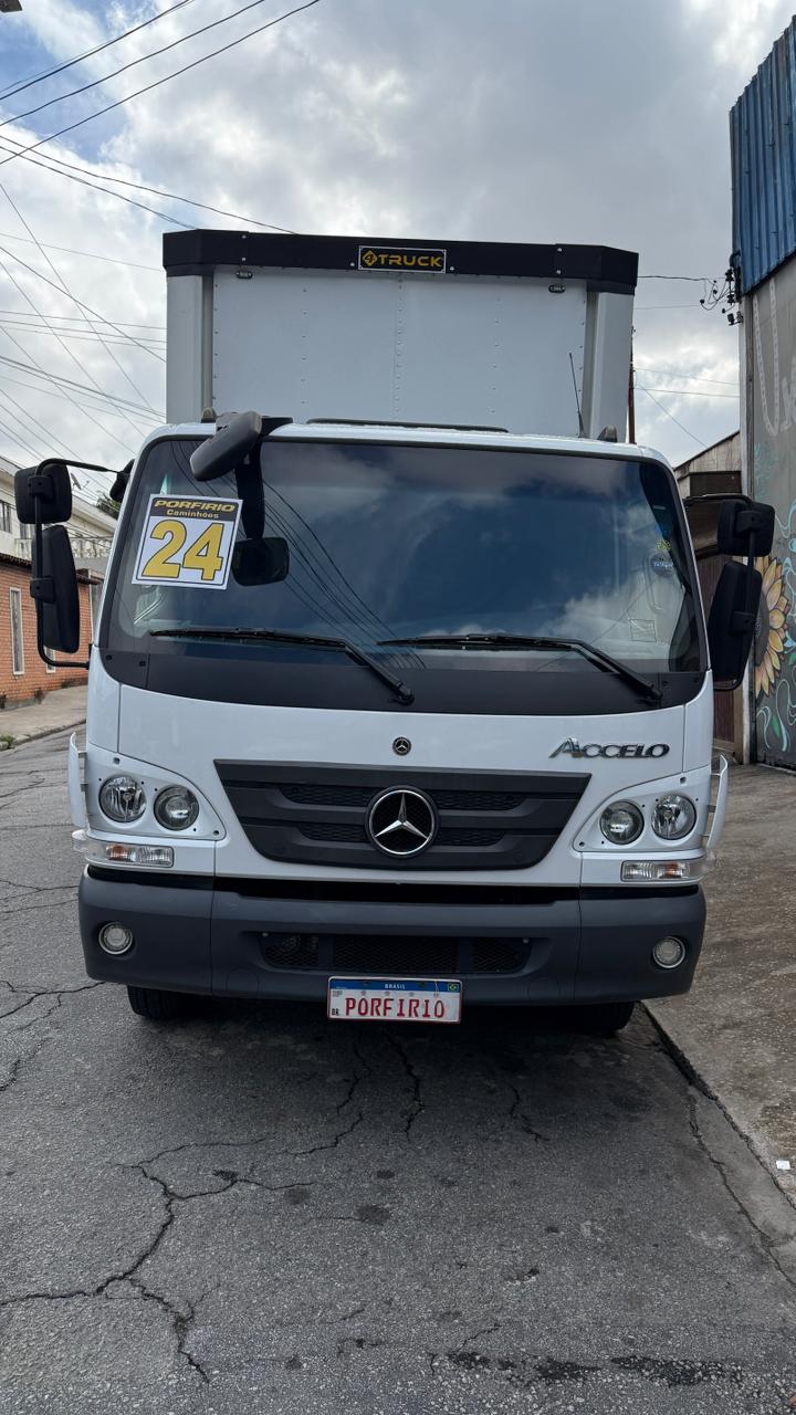 MB 1017 BAÚ SIDER