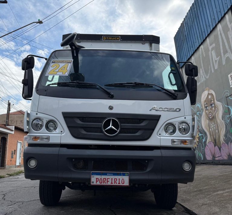 MB 1017 BAÚ SIDER
